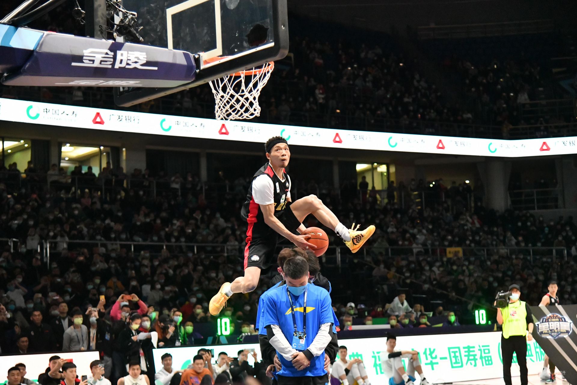 斯意味着更 斯意味着更